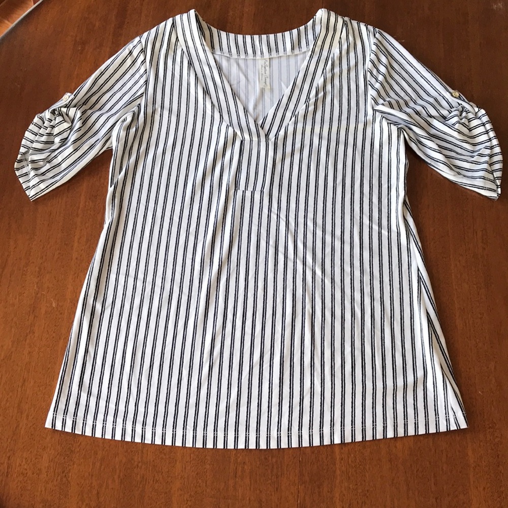 Women’s size large white and black top